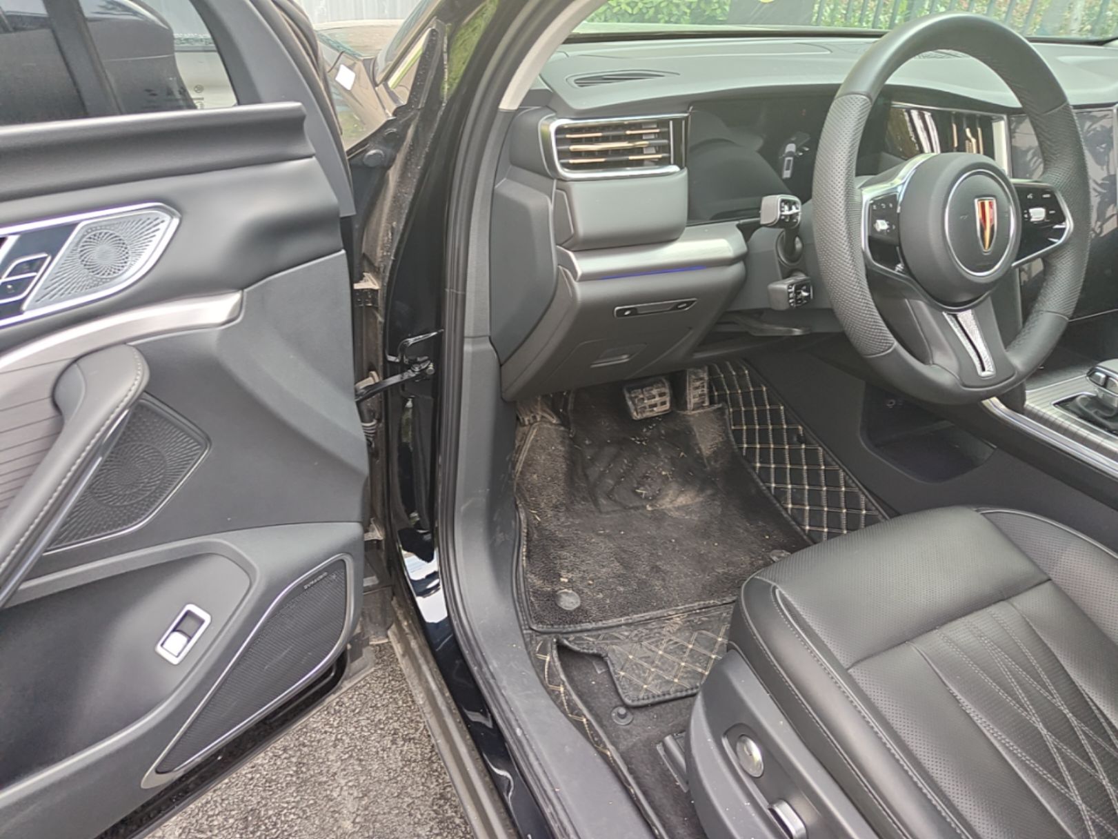 Hongqi HS7 PHEV 2024 2.0T PHEV Four-Wheel Drive Flagship Edition 6 Seats — снимка 18