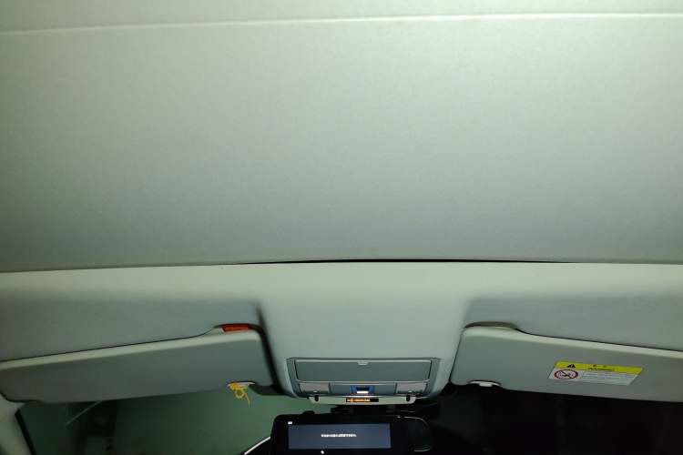 Used Land Rover Discovery Sport 2018 240 PS SE Version Headliner