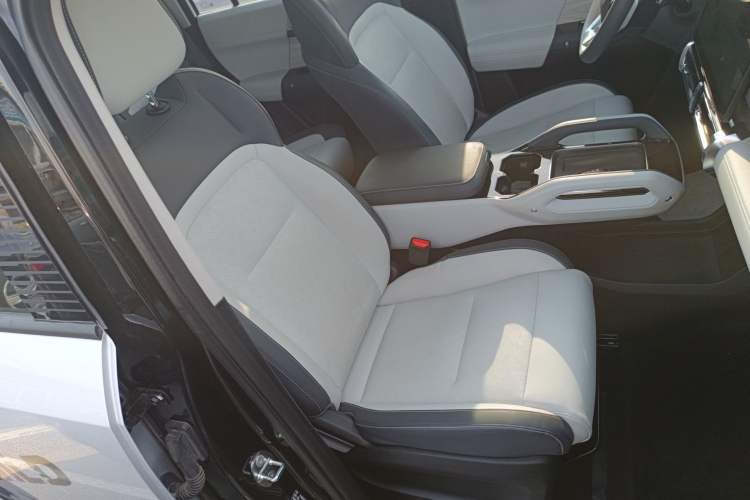 Used iCAR 03 2024 401km Two-Wheel Drive Standard Advanced Version Right Front Seat