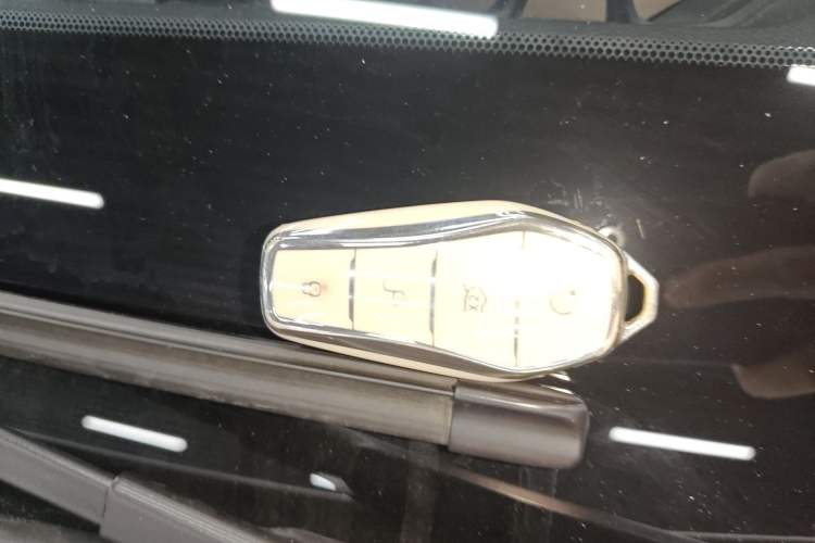 Used BYD Song Pro New Energy 2023 Champion Edition DM-i 71KM Navigation Model
