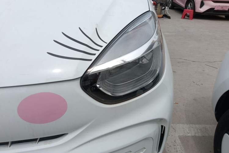 Used Roewe Clever 2021 302 km New Four-Seater Super-Efficient Version Left Front Headlight