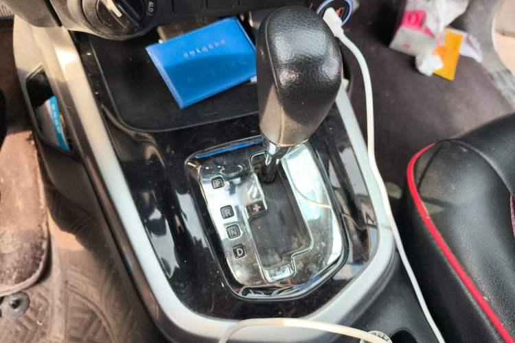 Used Nissan Navara 2017 2.5L Automatic 4x4 Luxury Edition QR25 Gear Lever