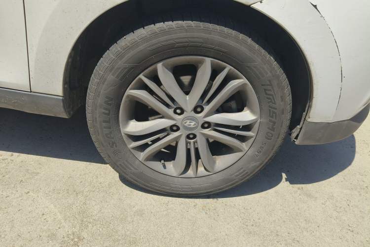 Used Hyundai ix35 2013 2.0L Automatic Two-Wheel Drive Smart GLS China IV Standard Right Front Wheel Hub