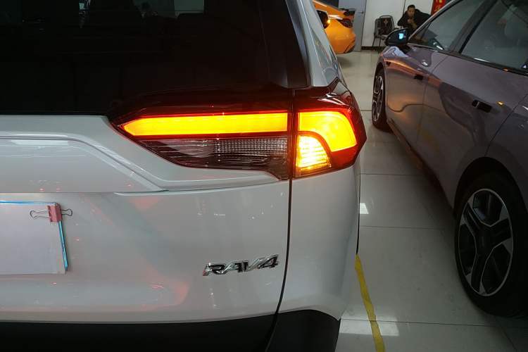 Used Toyota RAV4 2022 2.0L CVT Two-Wheel Drive Fashion Plus Edition
