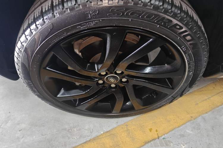 Used Land Rover Discovery Sport 2019 240 PS SE Dynamic Version China VI Standard Left Front Wheel Hub