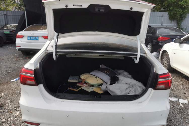 Used Roewe i6 2020 PLUS 1.6L CVT 4G Connected Glory Flagship Edition