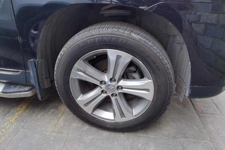 Used Toyota Highlander 2012 2.7L Two-Wheel Drive 7-Seater Luxury Edition Right Front Wheel Hub