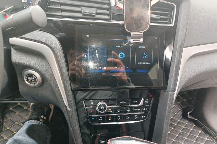 Used Venucia D60 2020 1.6L XL CVT Enjoyment Edition