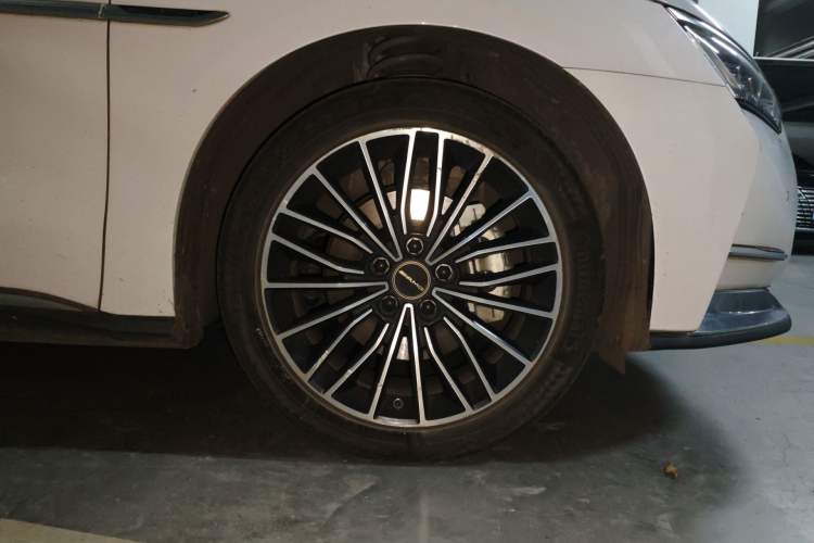 Used BYD Han 2020 DM Four-Wheel Drive Performance Edition Luxury Model Right Front Wheel Hub