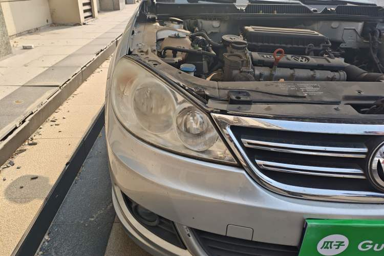 Used Volkswagen Lavida 2011 1.6L Automatic PinYou Edition Right Front Headlight