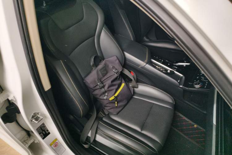 Used Bestune B70 2023 Third Generation 1.5T Automatic Enjoyment Version Right Front Seat