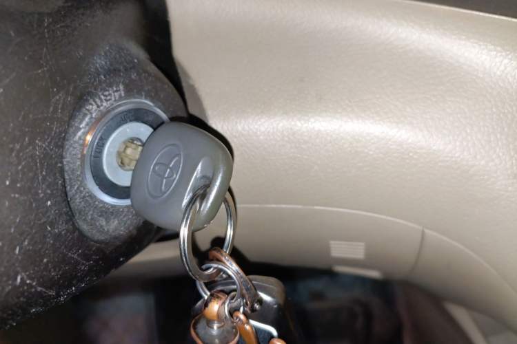 Used Toyota Highlander 2013 2.7L Two-Wheel Drive 5-Seater Purple Gold Edition