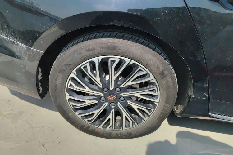 Used Hongqi H5 2024 2.0T Automatic Smart Connect Flagship Edition Right Rear Wheel Hub