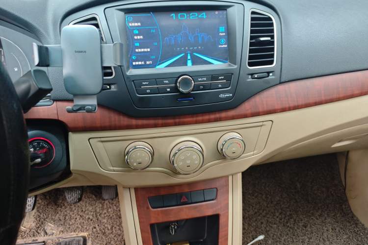 Used Roewe 350 2014 1.5L Manual Swift Edition Audio And AC Panel