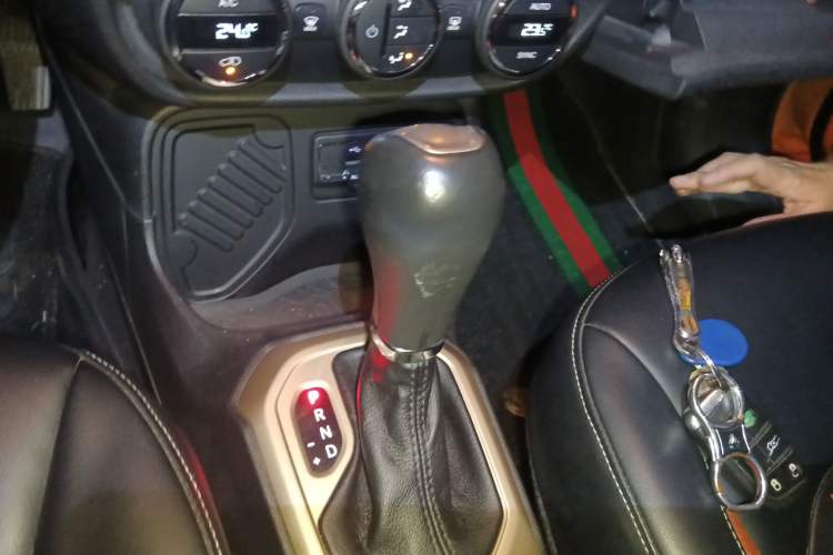 Used Jeep Renegade 2017 180T Automatic Jingneng Edition Gear Lever