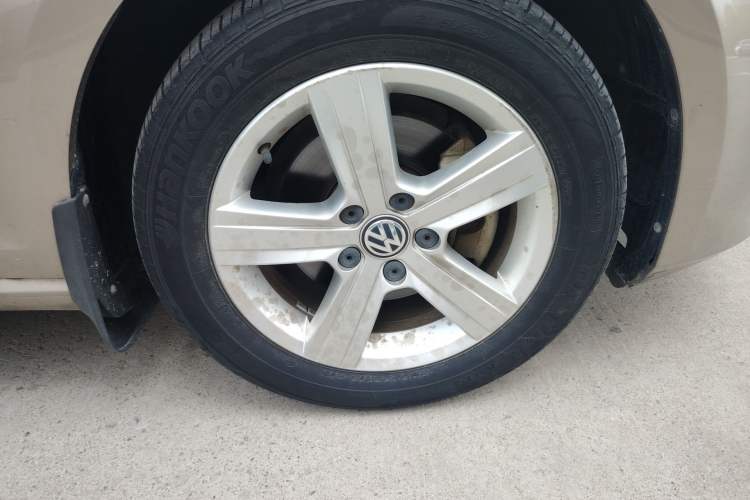 Used Volkswagen Golf 2017 1.6L Automatic Comfort Million-Vehicle Anniversary Edition Right Front Wheel Hub