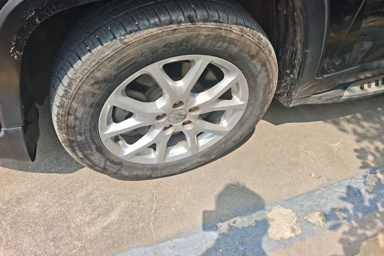 Used Jeep Cherokee 2016 2.4L Leading Edition Left Front Wheel Hub