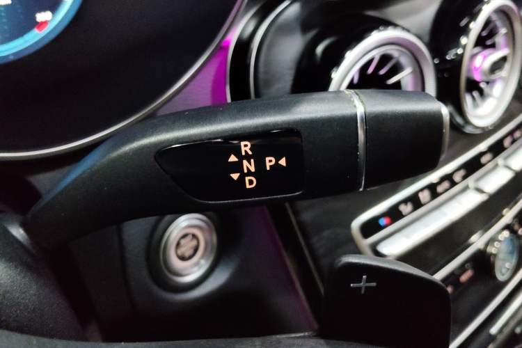 Used Mercedes-Benz C-Class 2019 Updated C 260 L Gear Lever