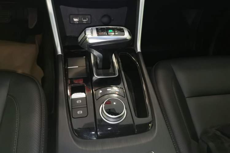 Used Great Wall Poer 2021 2.0T Commercial Version Automatic Diesel Two-Wheel Drive Elite Trim with Long Bed – GW4D20M Gear Lever