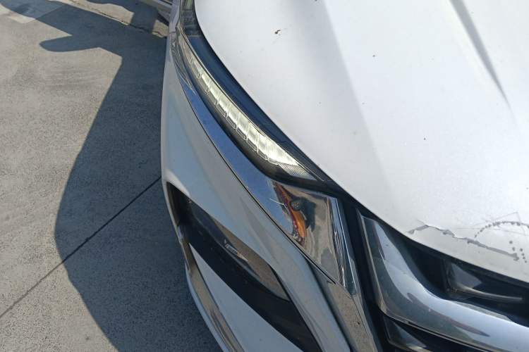 Used Wuling Victory 2023 2.0L DHT Luxury Edition Right Front Headlight