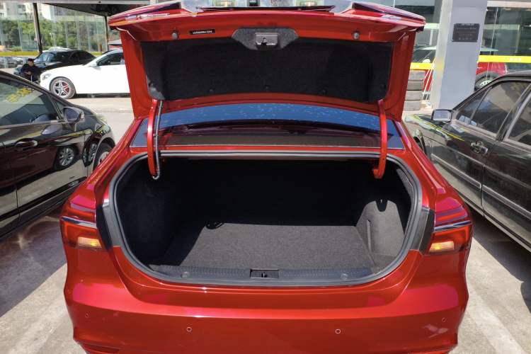 Used Roewe i6 2017 20T Automatic Flagship Edition Trunk