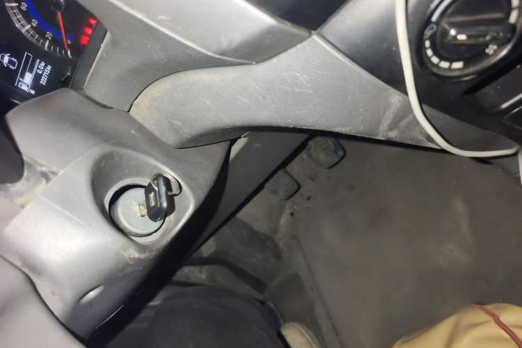 Used Dongfeng Shuaike 2014 1.6L Manual Comfort 7-Seater China IV Standard
