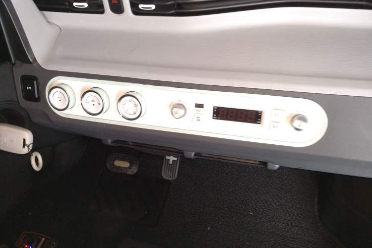 Used Wuling Hongguang MINIEV 2021 Macaron Premium Model – Lithium-NMC Audio And AC Panel