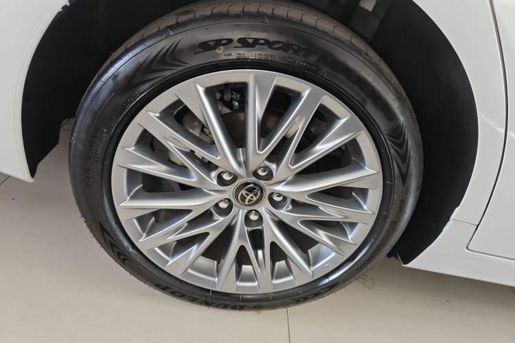 Used Toyota Avalon 2024 Dual-Engine 2.5L XLE Premium Edition