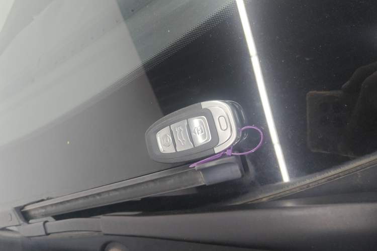 Used Hongqi E-QM5 2023 Base Travel Edition
