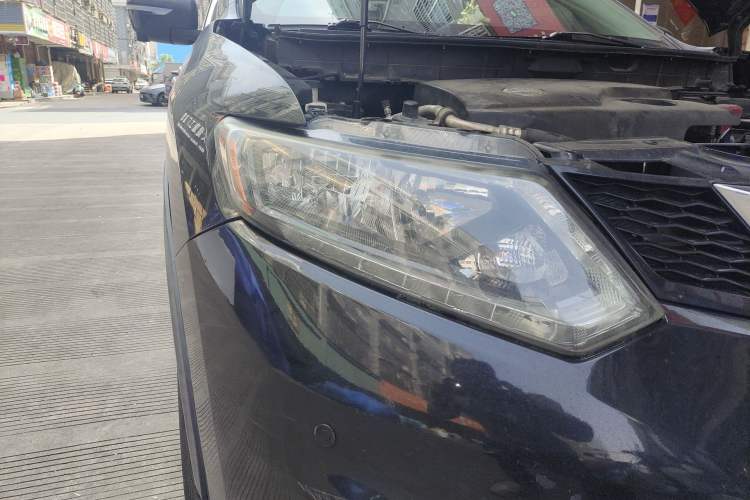 Used Nissan X-Trail 2015 2.0L CVT Comfort MAX Edition 2WD Right Front Headlight