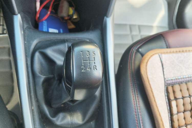 Used Peugeot 2008 2014 1.6L Manual Trend Edition Gear Lever