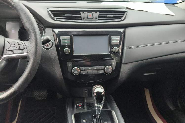 Used Nissan X-Trail 2017 2.5L CVT Leading Edition 4WD
