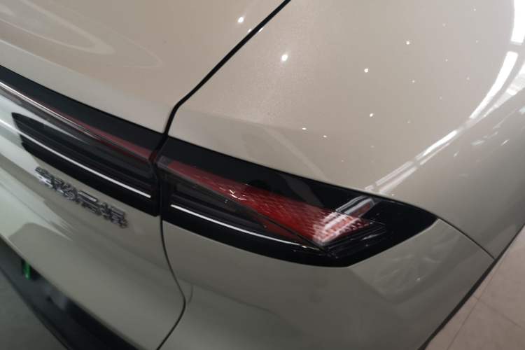 Used Baojun Yunhai 2024 140km Plug-in Hybrid Version Exterior 3