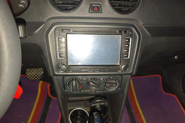 Used Volkswagen Jetta 2015 1.6L Automatic Fashion Model Audio And AC Panel