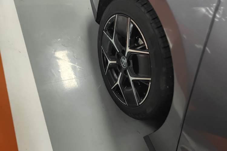 Used BYD Han 2022 EV Genesis Edition 715KM Front-Wheel-Drive Prestige Model Right Rear Wheel Hub