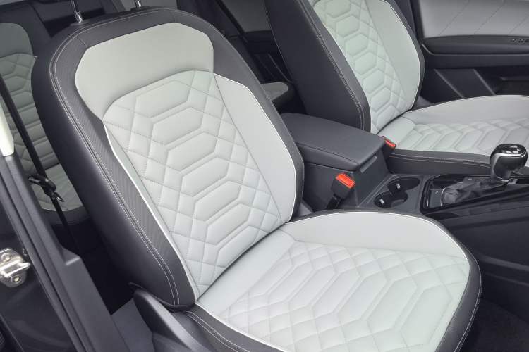 Used Volkswagen Tayron 2024 330TSI Two-Wheel Drive Luxury Plus Advanced Version Right Front Seat