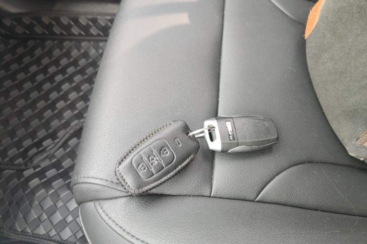 Used Haval H2 2017 Red-Label 1.5T Automatic Two-Wheel Drive Luxury Model Vehicle Key