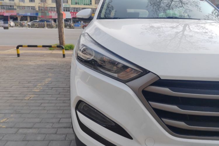 Used Hyundai Tucson 2015 1.6T Dual-Clutch Two-Wheel-Drive Smart Model Right Front Headlight