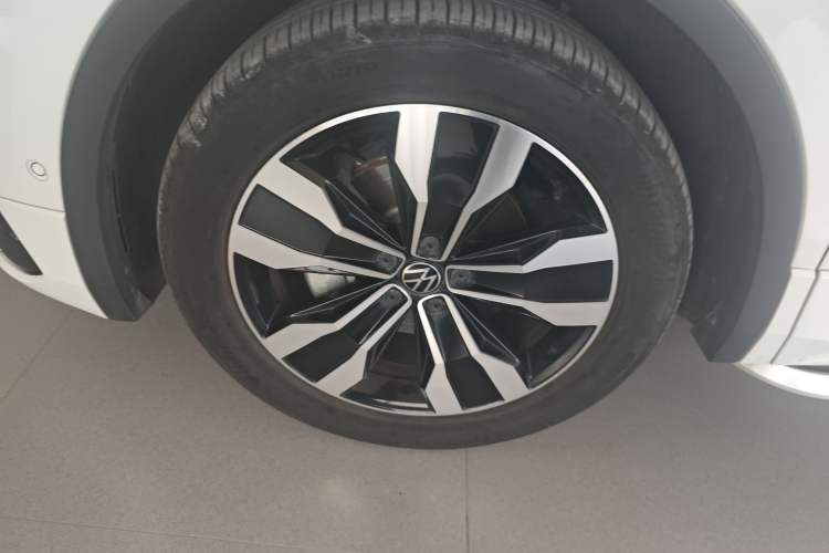 Used Volkswagen Tiguan L 2024 Outstanding Model 330TSI Automatic Two-Wheel Drive R-Line Dragon Glory Edition