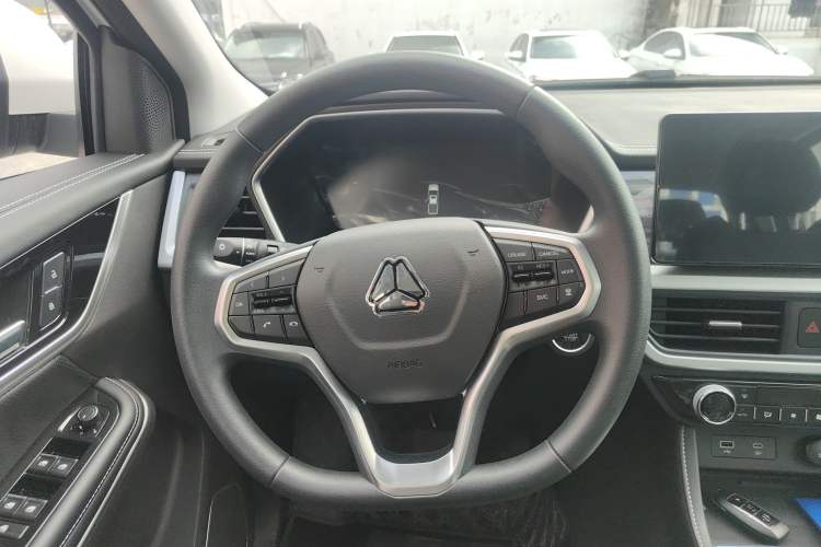 Used Sinotruk BOLDEN 2024 Commercial 2.0T Automatic Diesel 4x4 Long Wheelbase Luxury Edition Steering Wheel