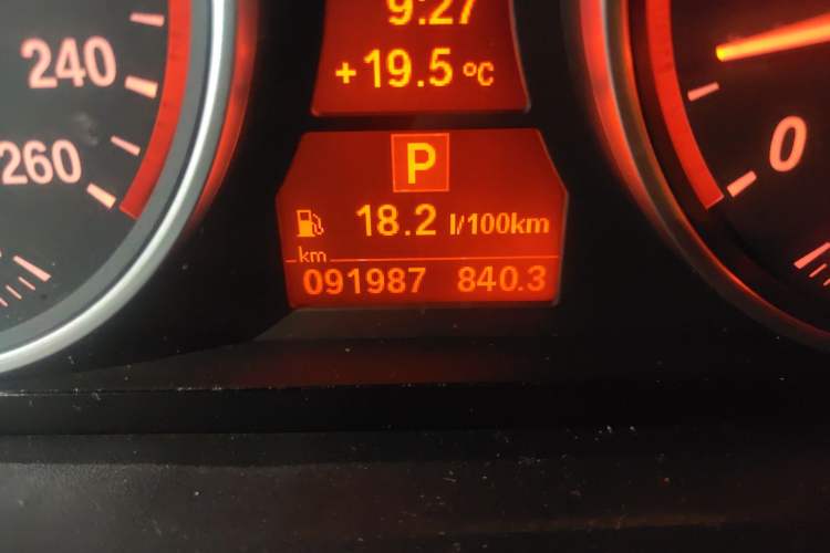 Used BMW X5 2013 xDrive35i U.S. specification Odometer Close Up