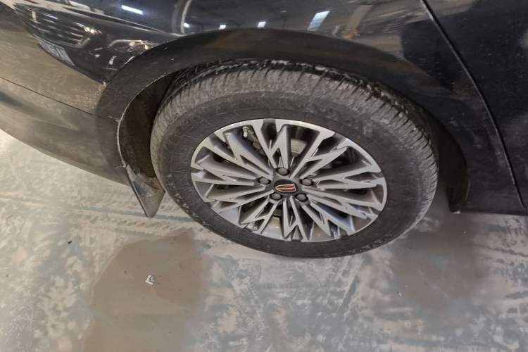 Used Hongqi H5 2024 2.0T Automatic Smart Connect Flagship Edition Right Rear Wheel Hub