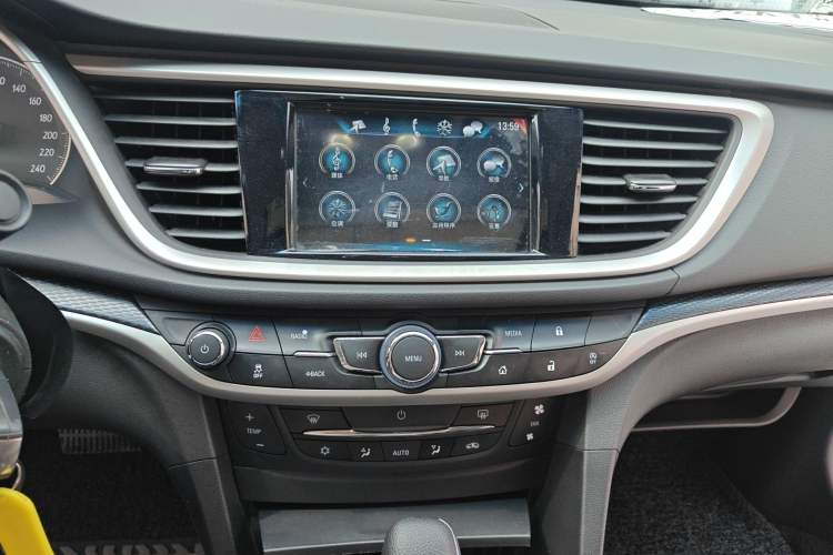 Used Buick GT 2019 18T Automatic Connected Elite Model China V Standard Audio And AC Panel