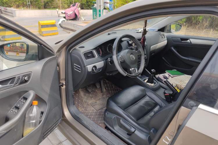 Used Volkswagen Sagitar 2012 1.4TSI Manual Luxury Model Driver Seat