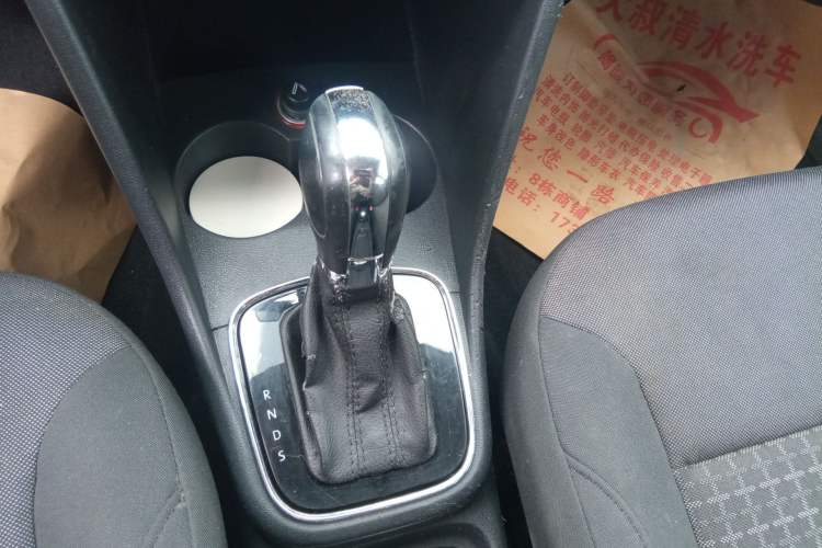 Used Volkswagen Polo 2016 1.6L Automatic Comfort Model Gear Lever