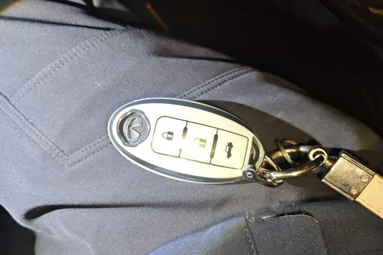 Used Infiniti QX60 2016 2.5 S/C Hybrid Two-Wheel-Drive Excellence Edition China V Standard