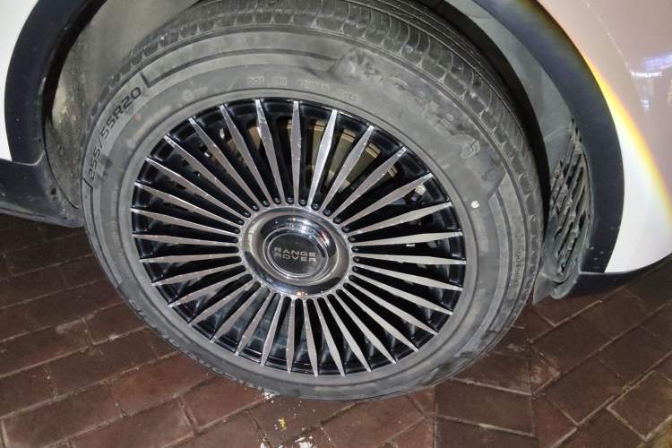 Used Land Rover Discovery 2018 3.0 SC V6 SE Right Front Wheel Hub