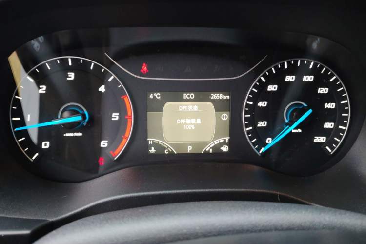 Used JMC Fushun 2023 2.0T Automatic Mid-Range Mid-Roof Commercial Multi-Purpose 6-Seater Passenger Vehicle
