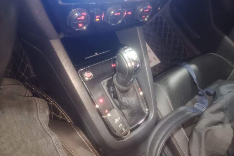 Used Volkswagen Sagitar 2017 230TSI Automatic Luxury Edition
