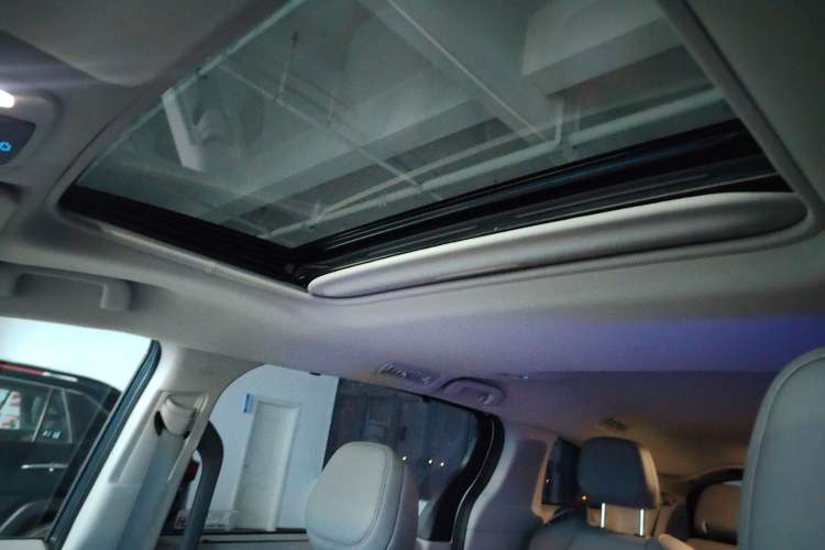 Used Toyota SIENNA 2021 2.5L Hybrid Luxury Edition Headliner